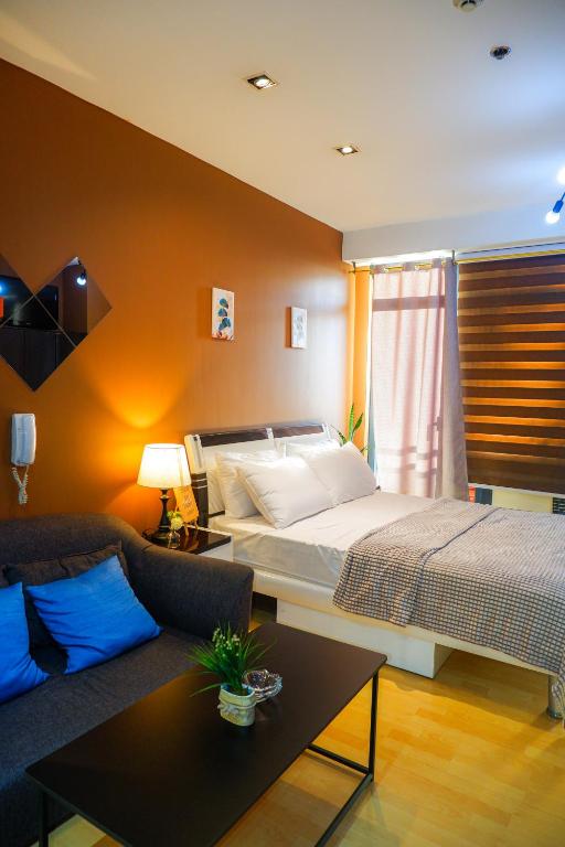 50F Sunset view – fast WiFi, pool, own balcony